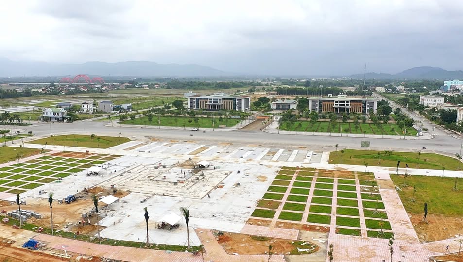 QUẢNG TRƯỜNG TRUNG TÂM HUYỆN LỴ SƠN TỊNH